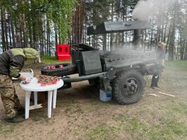 Полевая кухня КП-130 работает в Ленобласти